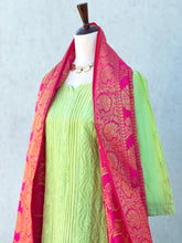 Load image into Gallery viewer, Parima Green Kurta Set In Chanderi